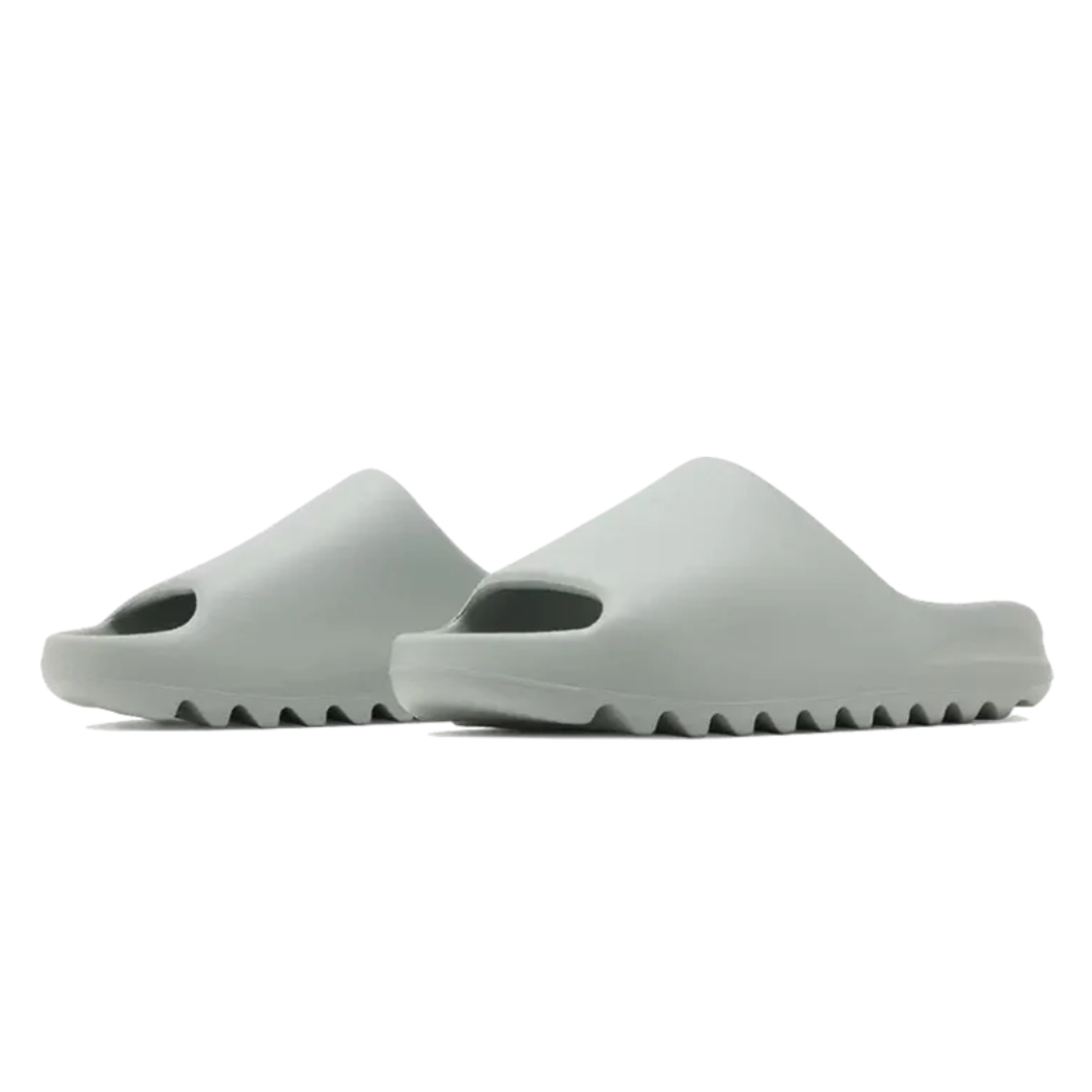 Zijkant Yeezy Slide Salt